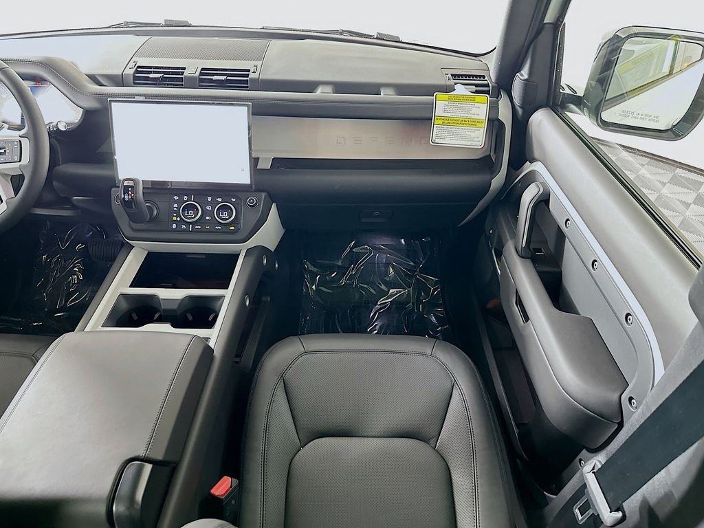 New 2026 Fuji White Land Rover X-Dynamic SE image 26