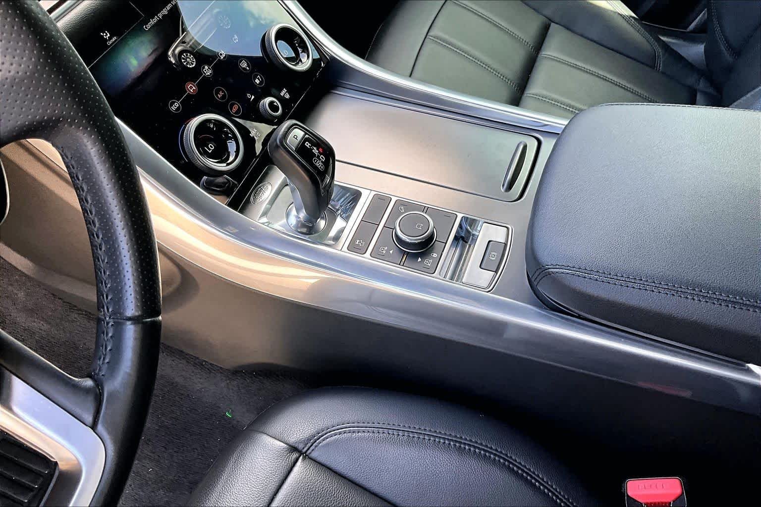 Used 2020 Yulong White Metallic Land Rover SE image 17