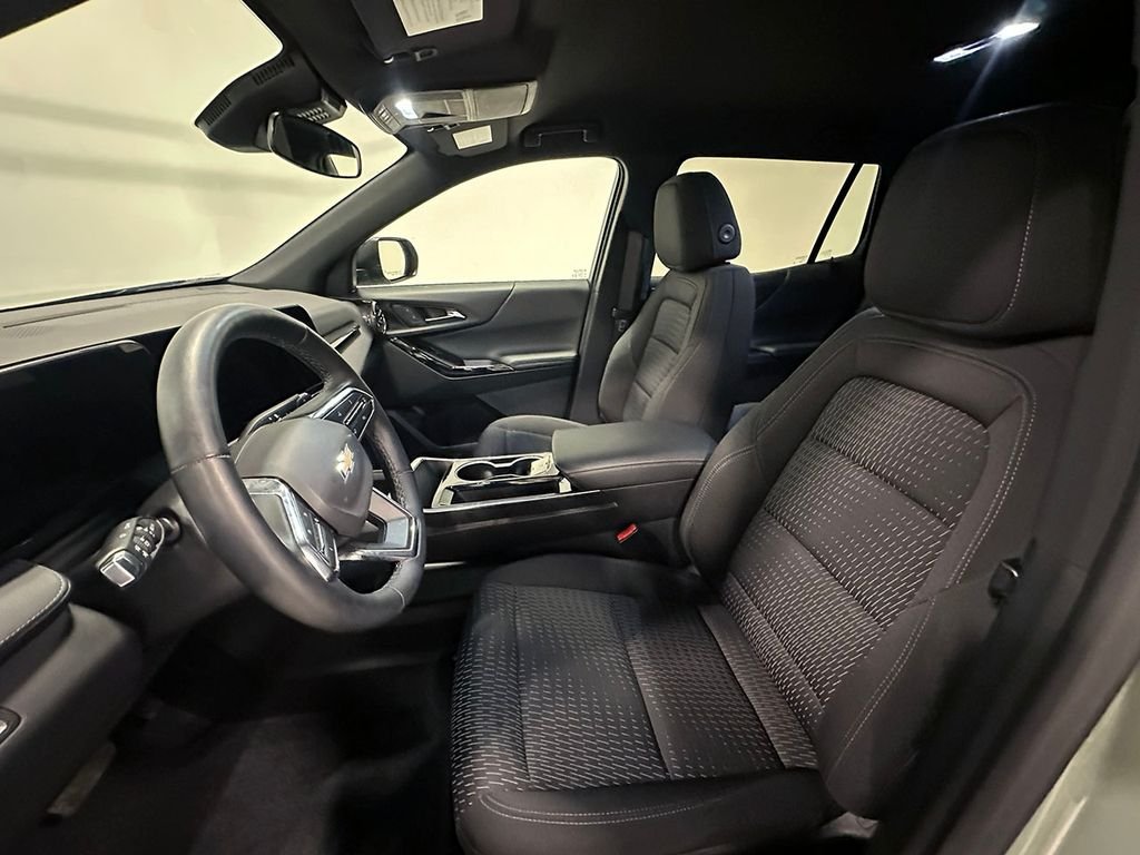 Used 2025 Green Chevrolet LT image 3