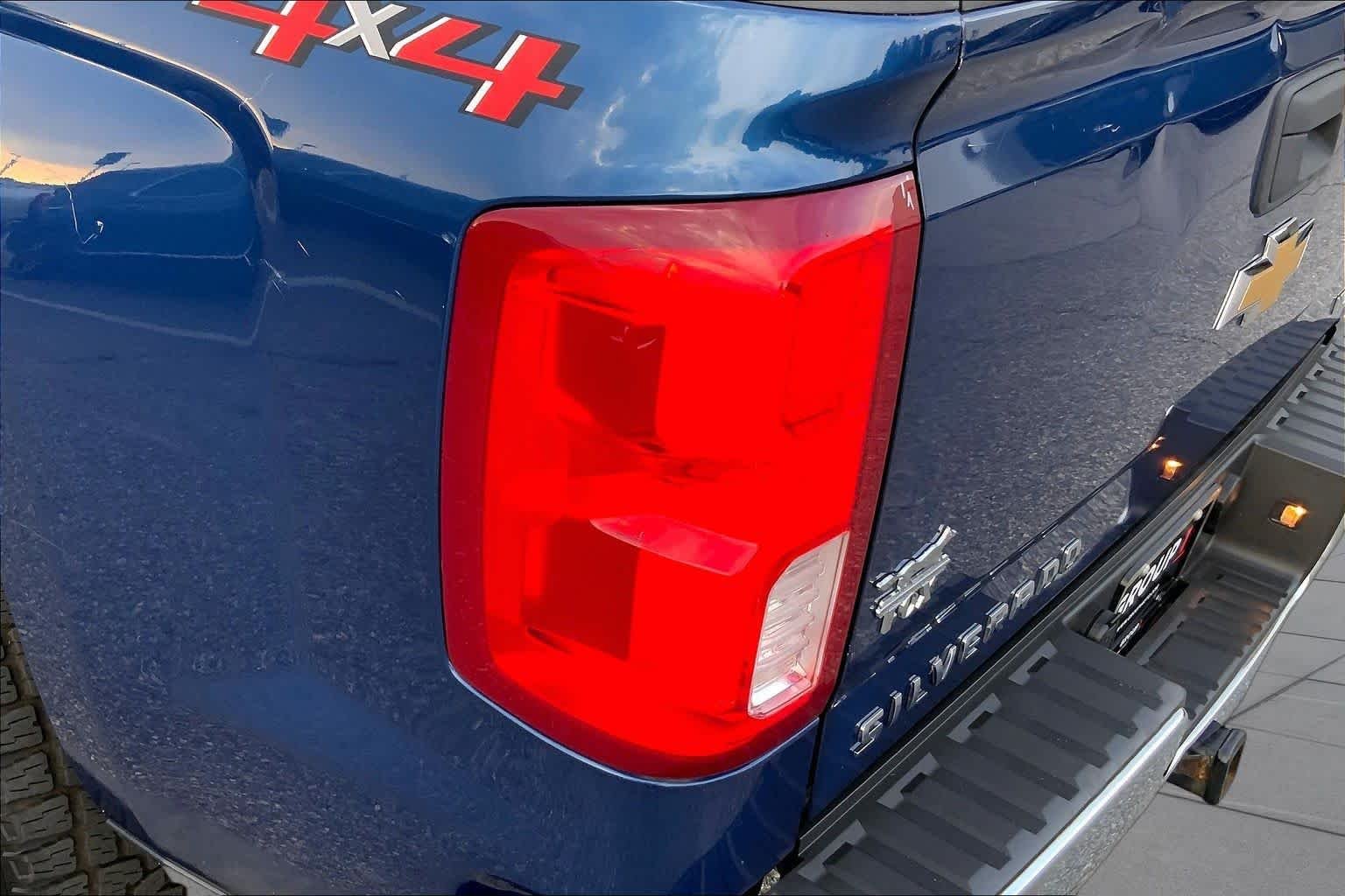 Used 2018 Deep Ocean Blue Metallic Chevrolet LTZ image 25