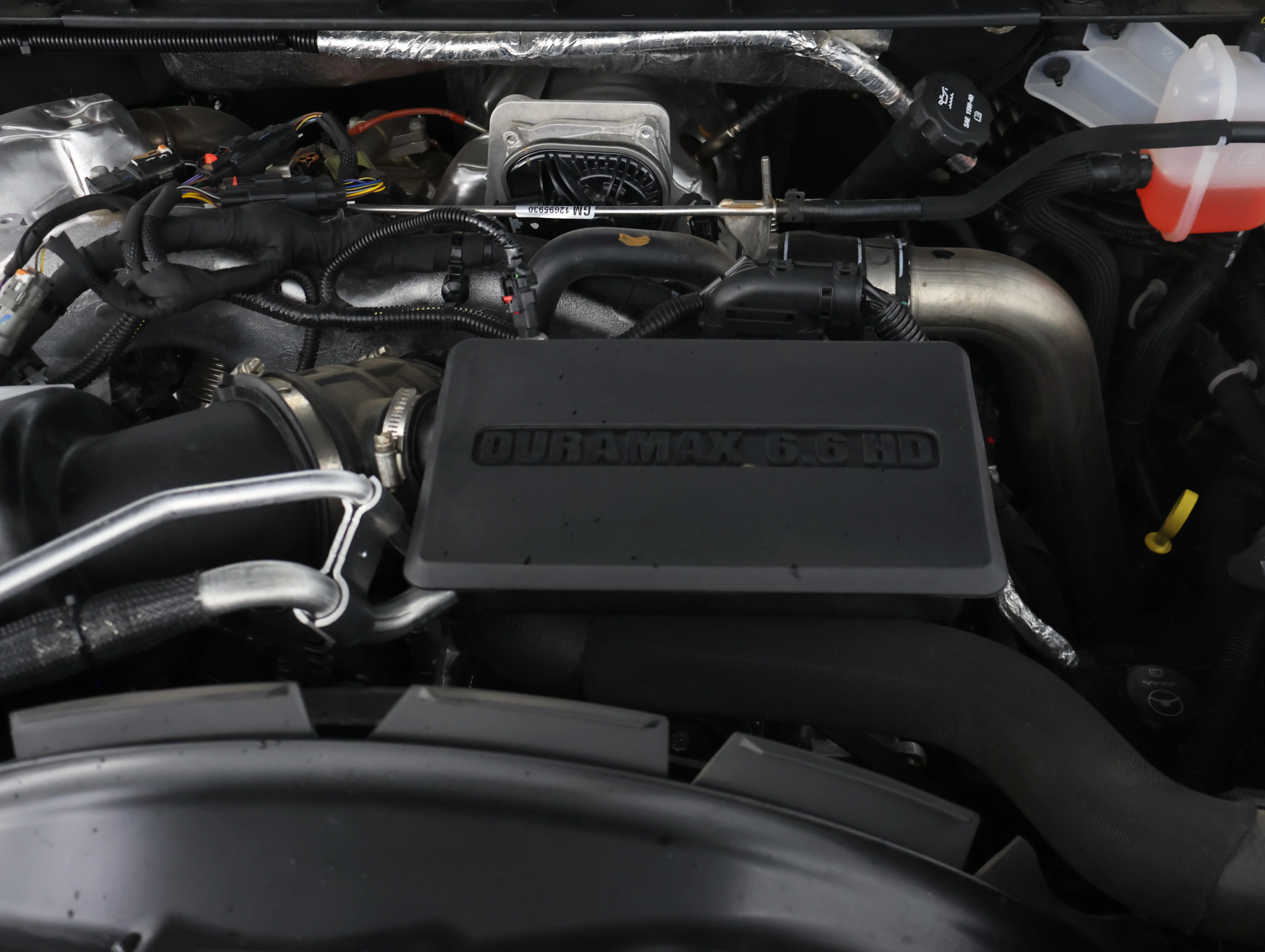 Used 2025 Summit White GMC SLE image 19