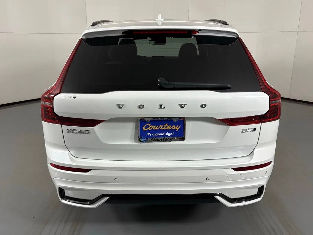 2026 Volvo XC60 Plus - Photo 7