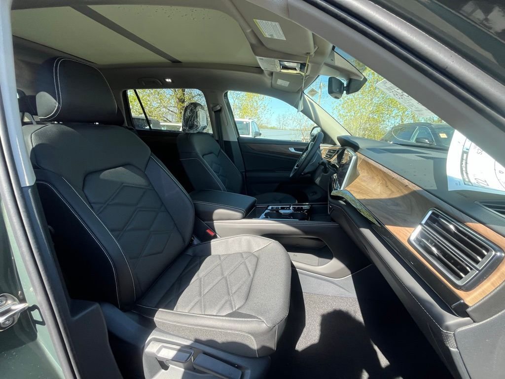 New 2026 Green Volkswagen 2.0T SE w/Technology image 11