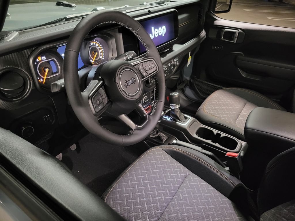 2026 Jeep Gladiator photo 3