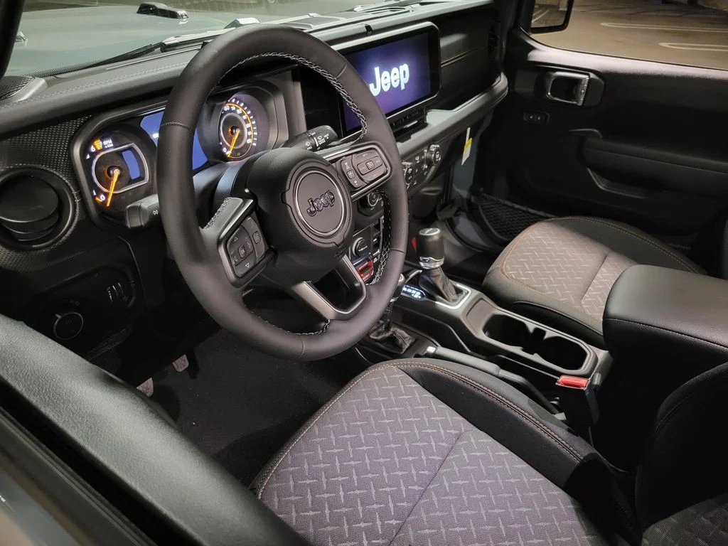 New 2026 Anvil Clearcoat Jeep Mojave image 3