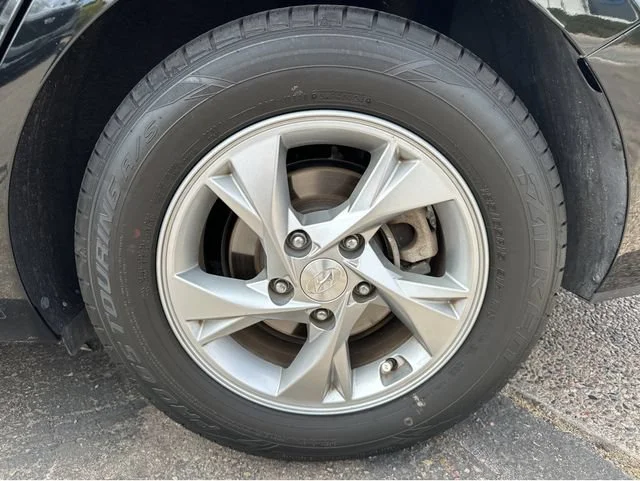 2021 Hyundai Elantra SE - Photo 10