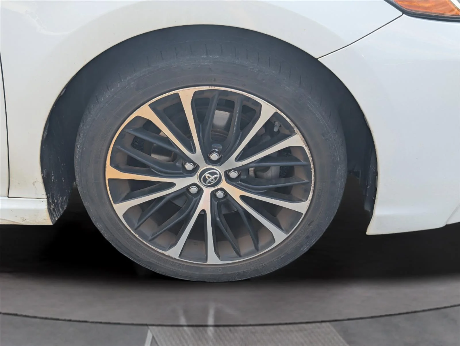 Used 2018 Super White Toyota SE image 38