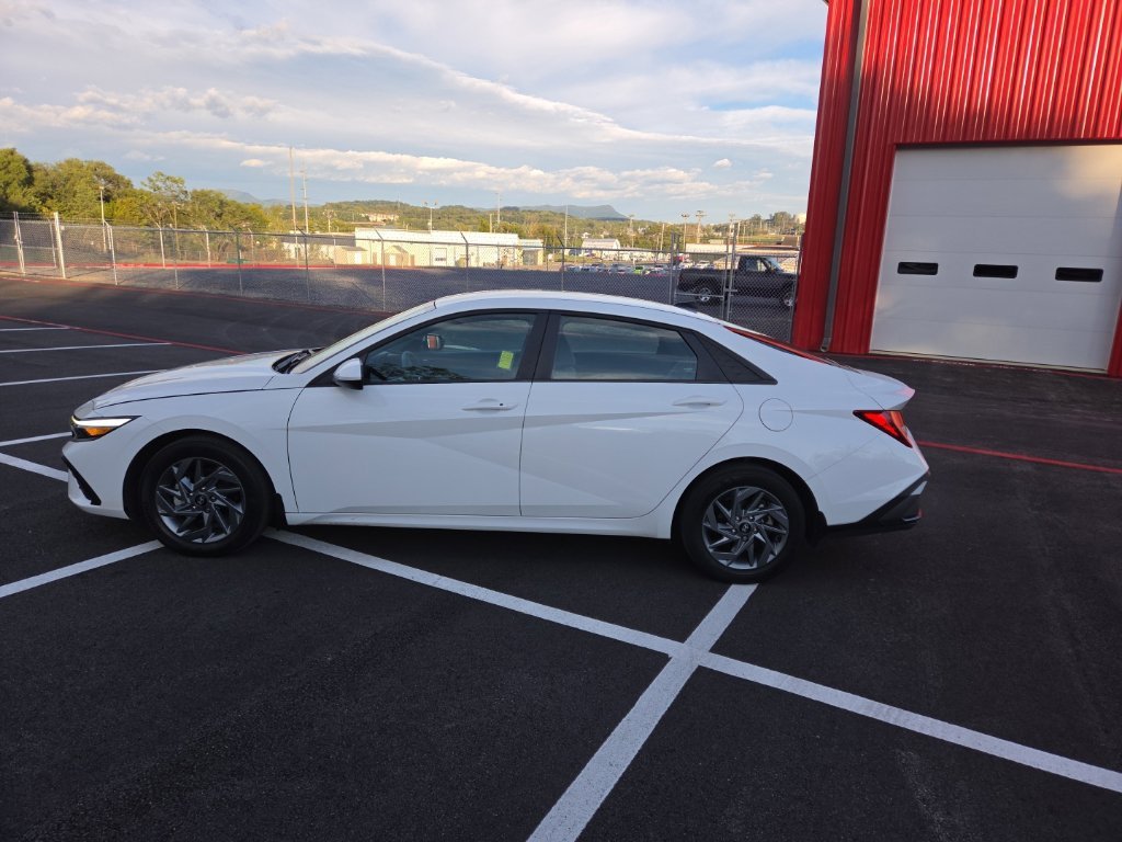Certified Used 2024 White Hyundai SEL image 4