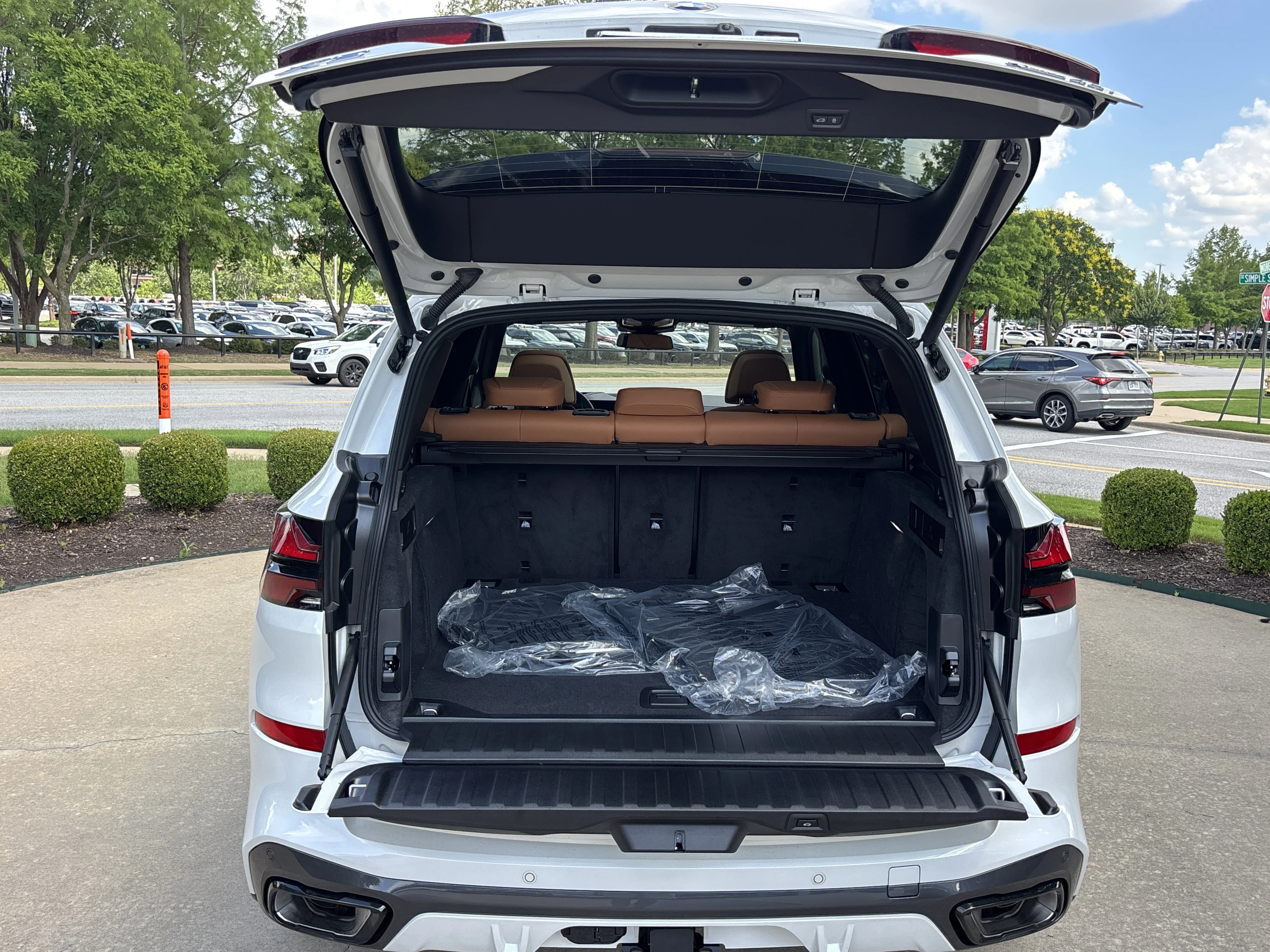 New 2026 MINERAL WHITE BMW xDrive40i image 8