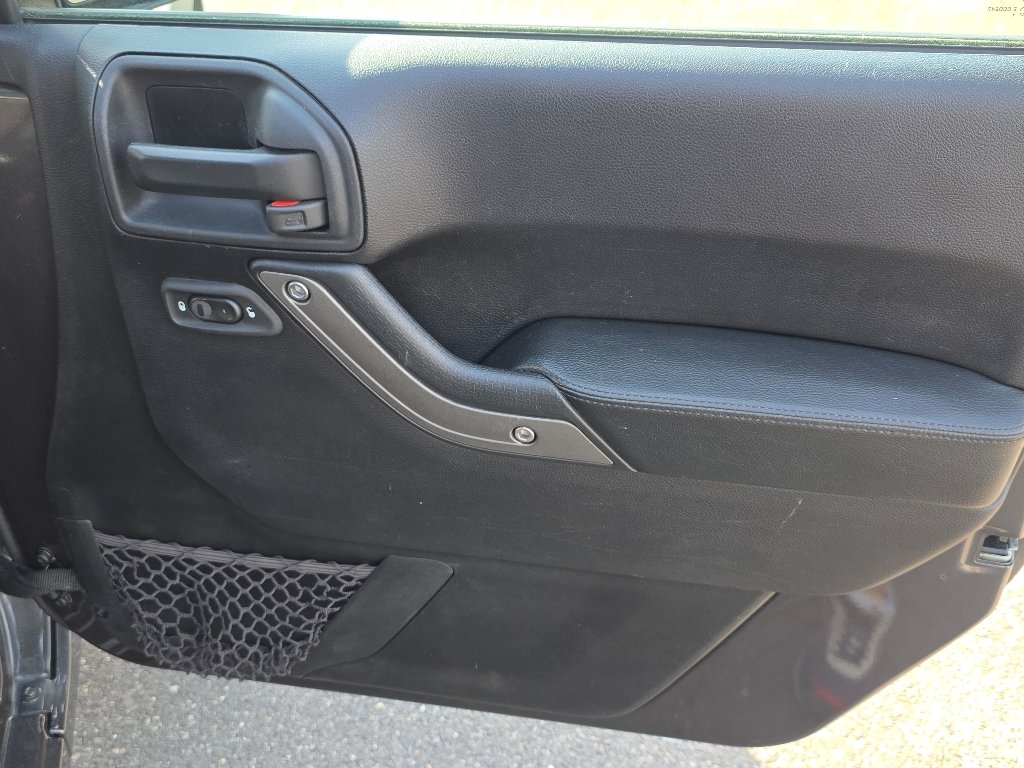 Used 2016 Granite Crystal Metallic Clear Coat Jeep Sport image 20