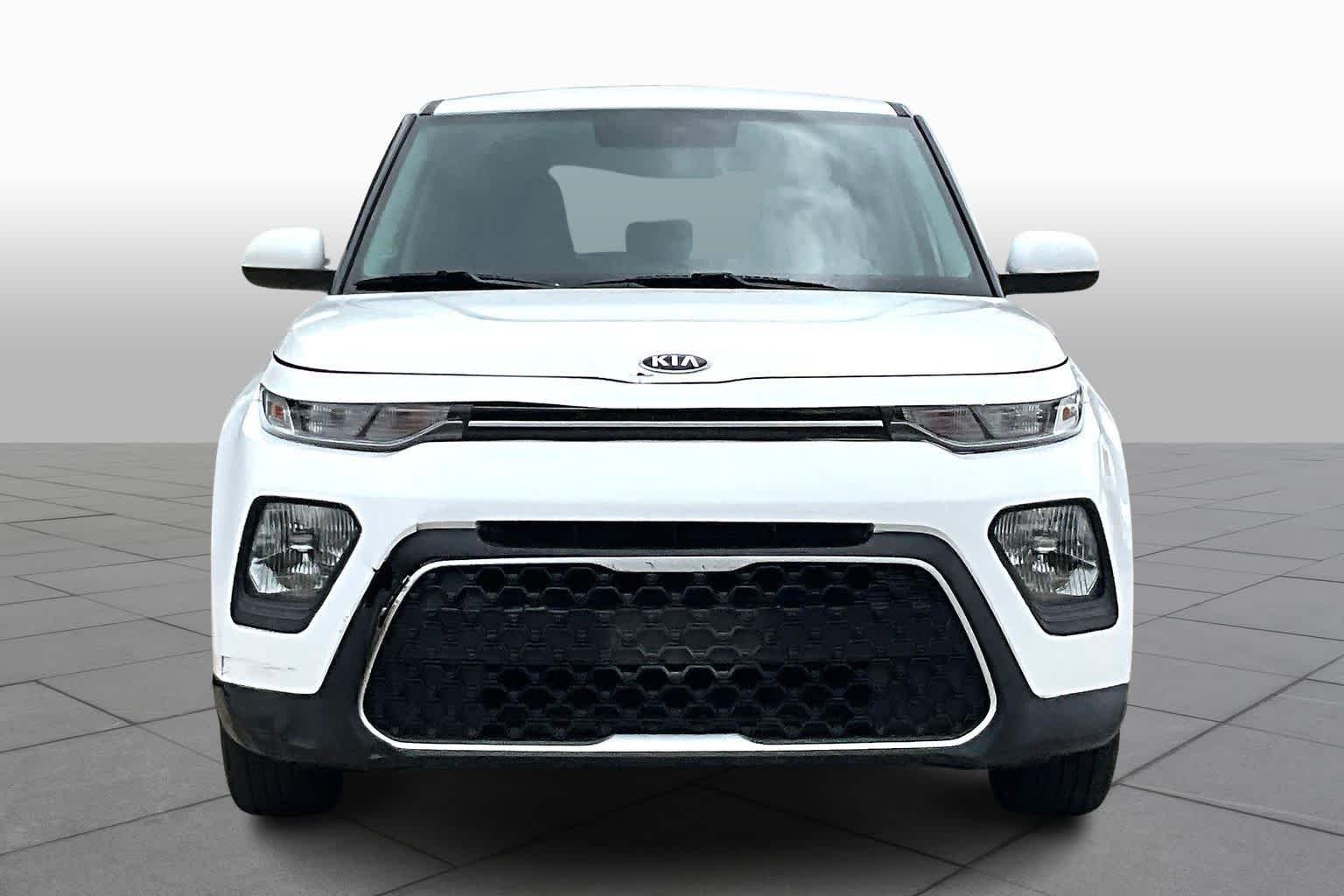 Used 2021 Snow White Pearl Kia LX image 4