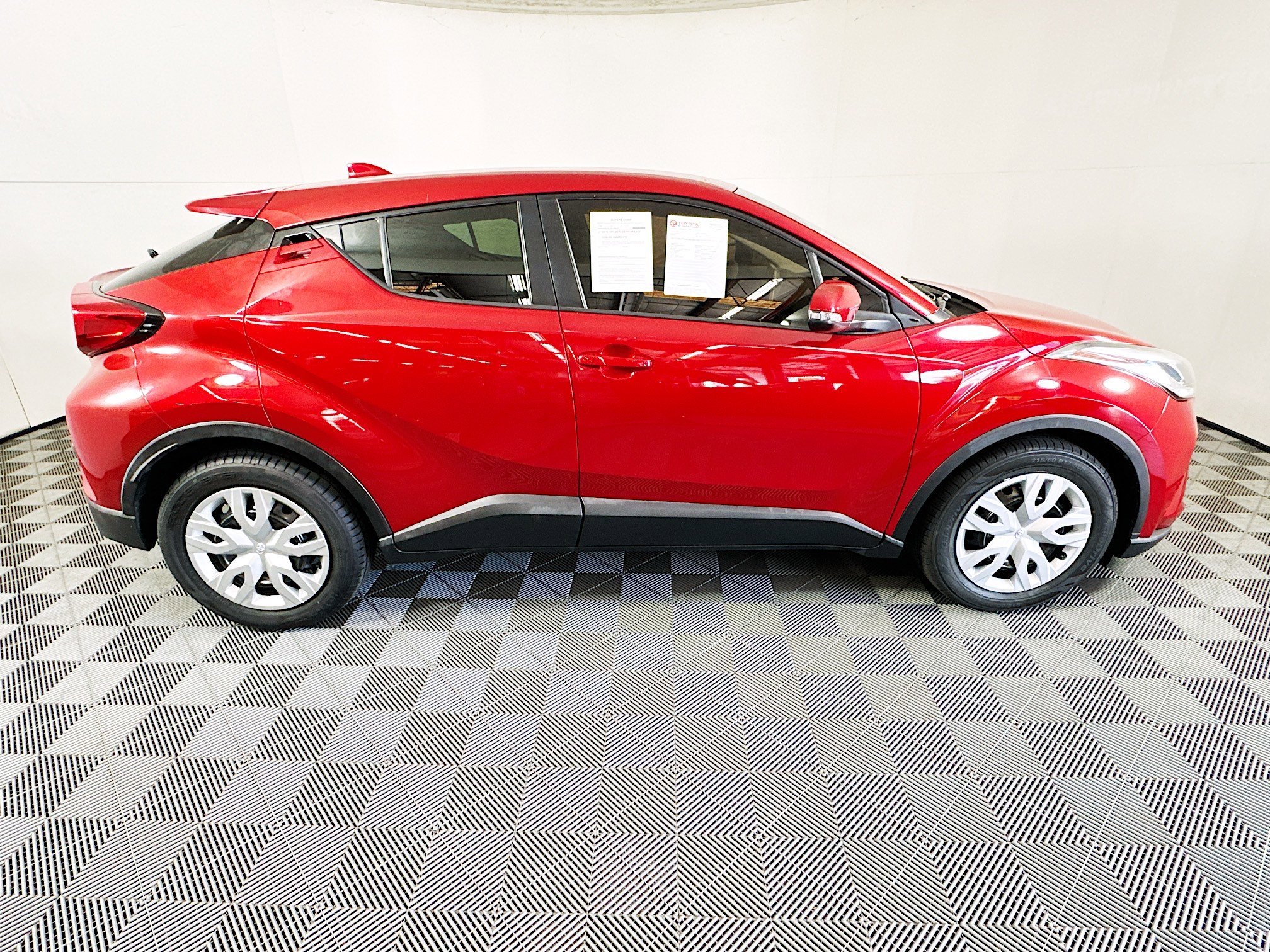 2020 Toyota C-HR thumbnail 4