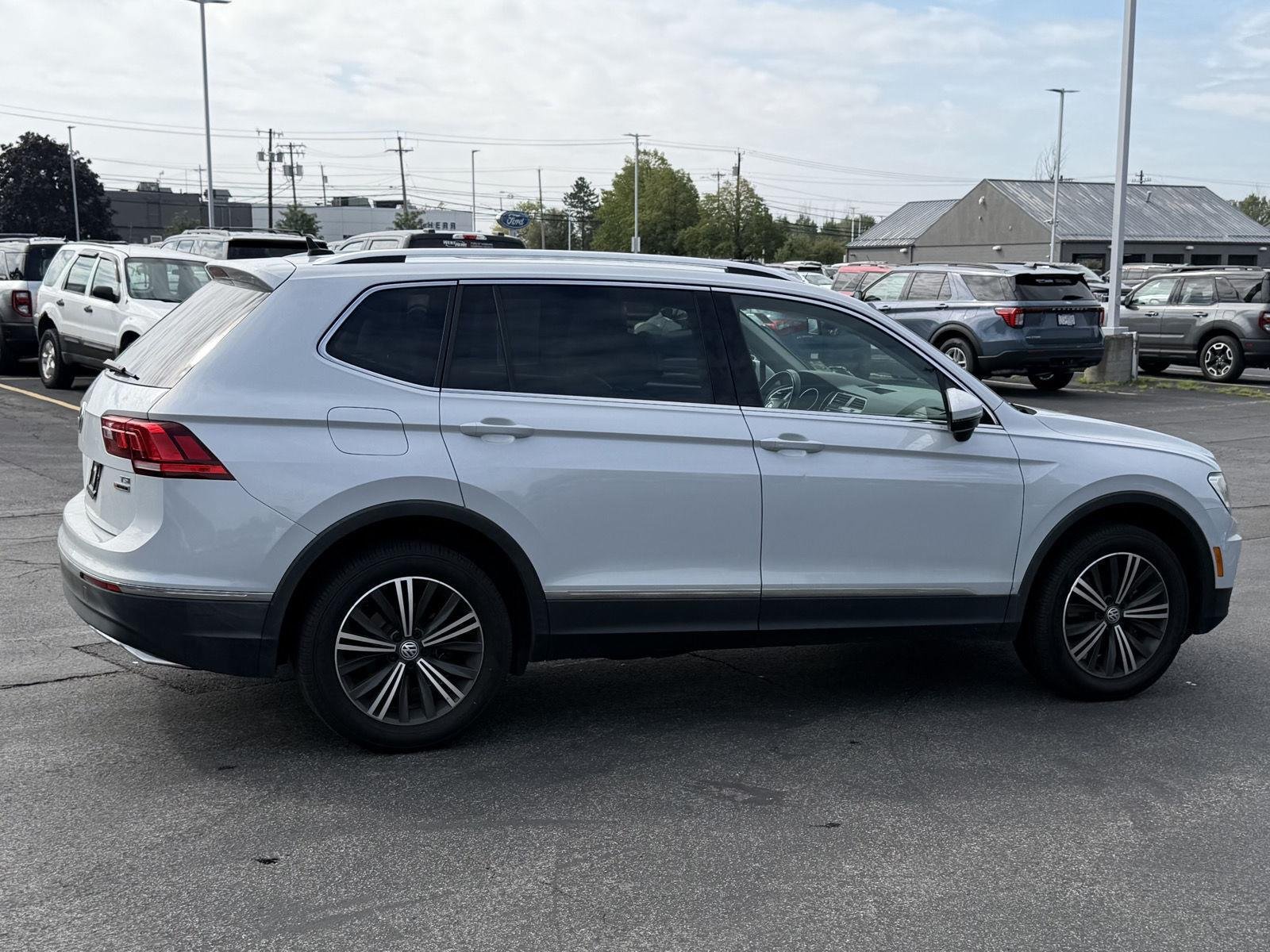 Used 2018 White Silver Metallic Volkswagen SEL image 4