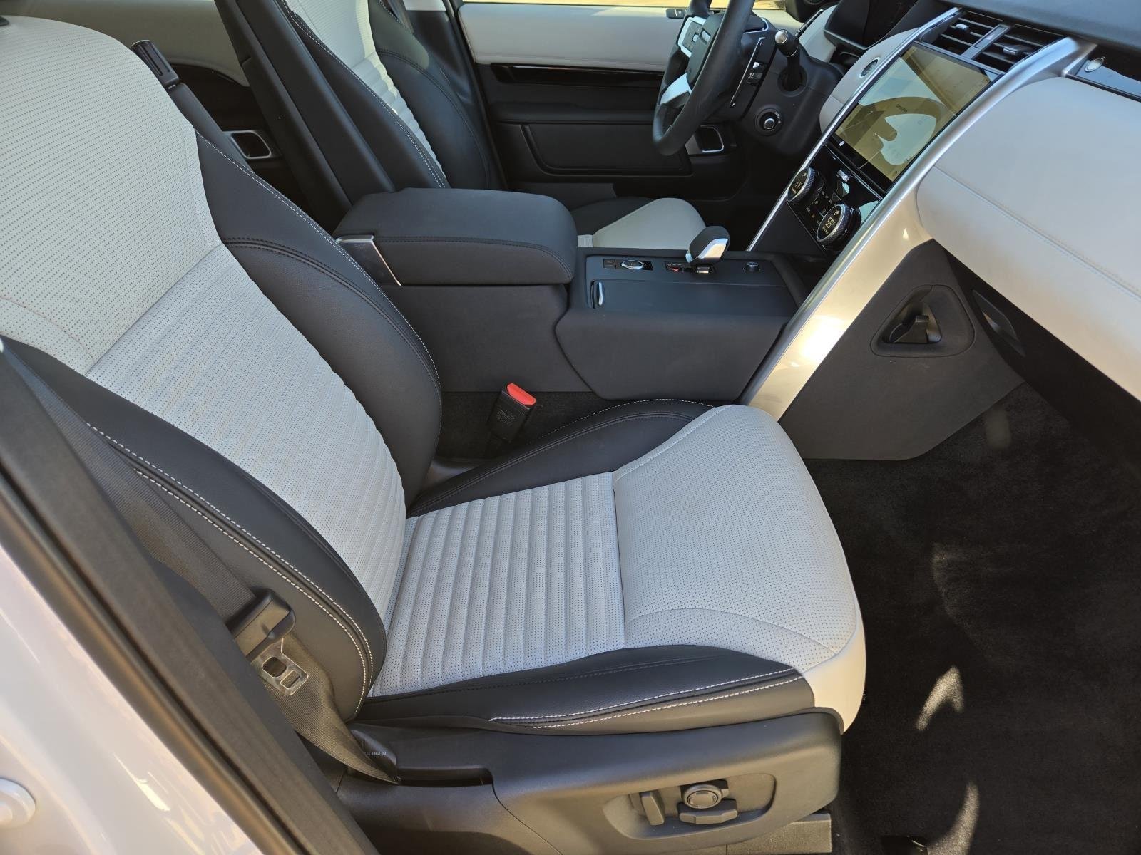 Used 2025 Fuji White Land Rover S image 26