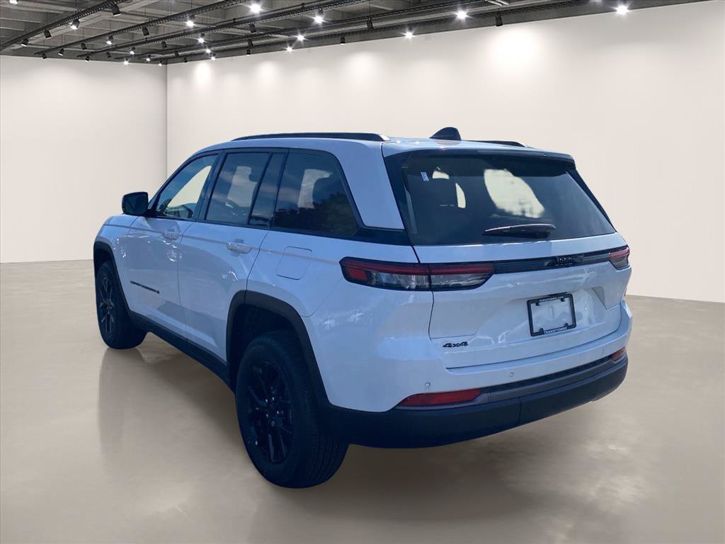 New 2026 Bright White Clear-Coat Exterior Paint Jeep Altitude image 3