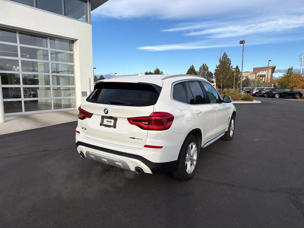 Used 2021 Alpine White BMW xDrive30e image 5