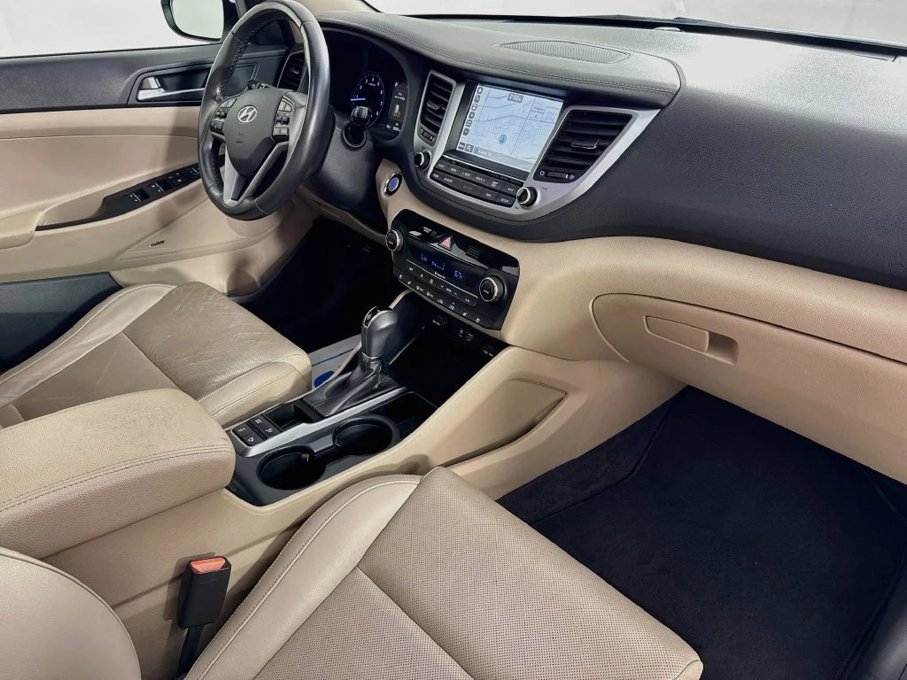 Used 2017 Winter White Hyundai Limited image 39
