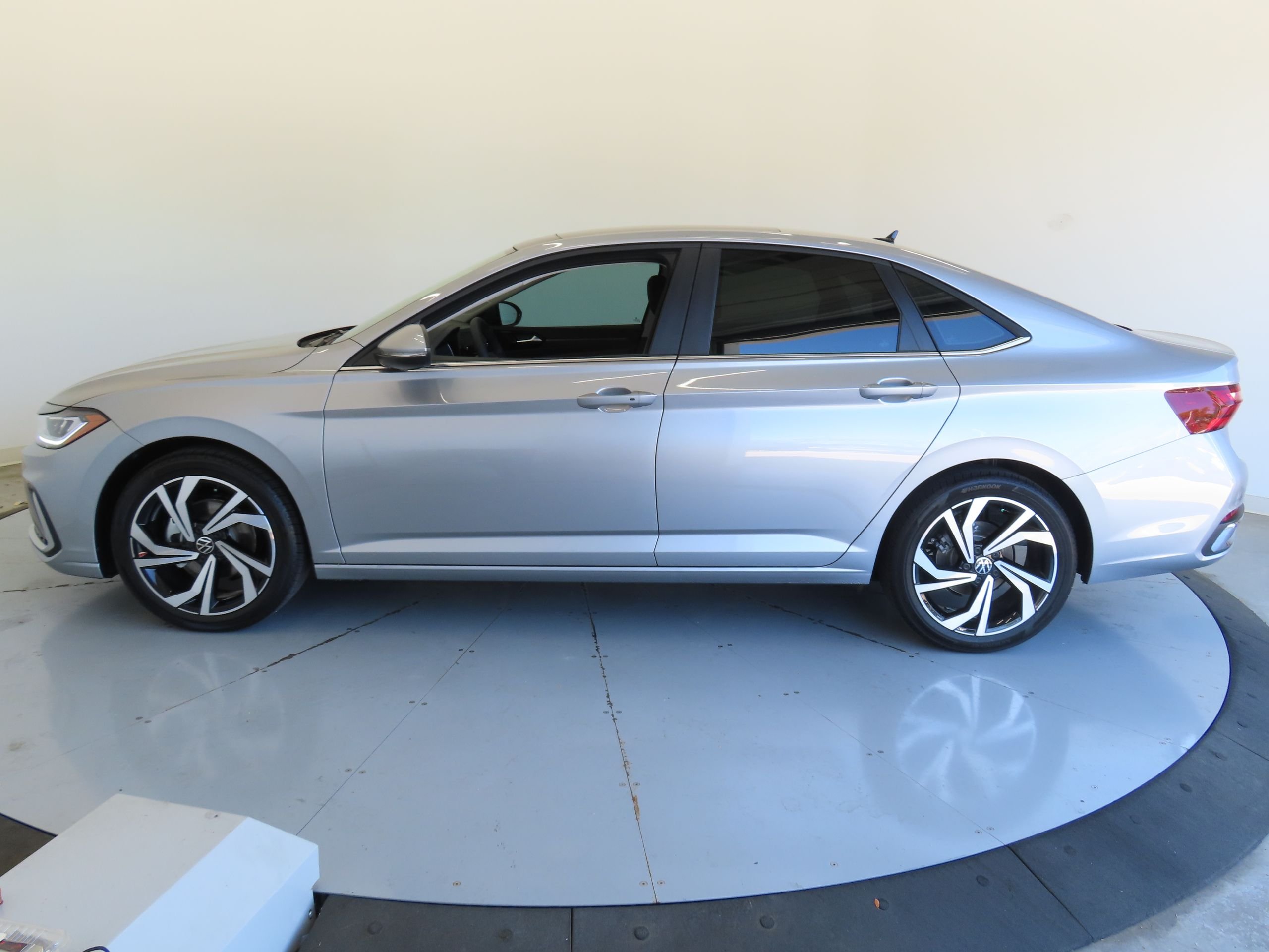 New 2026 Silver Volkswagen 1.5T SEL image 7