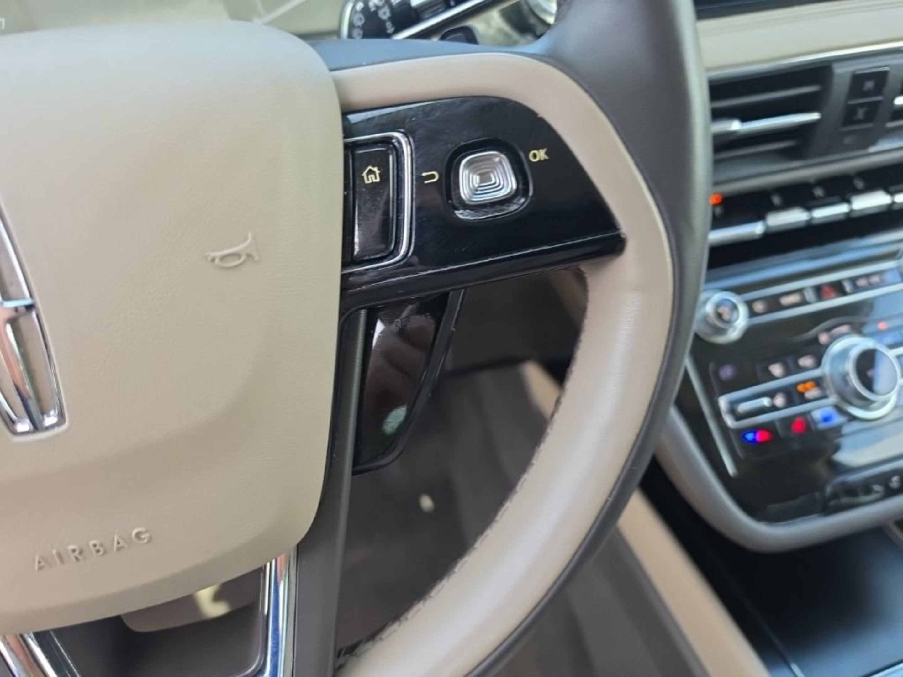 Used 2020 White Lincoln Reserve image 15