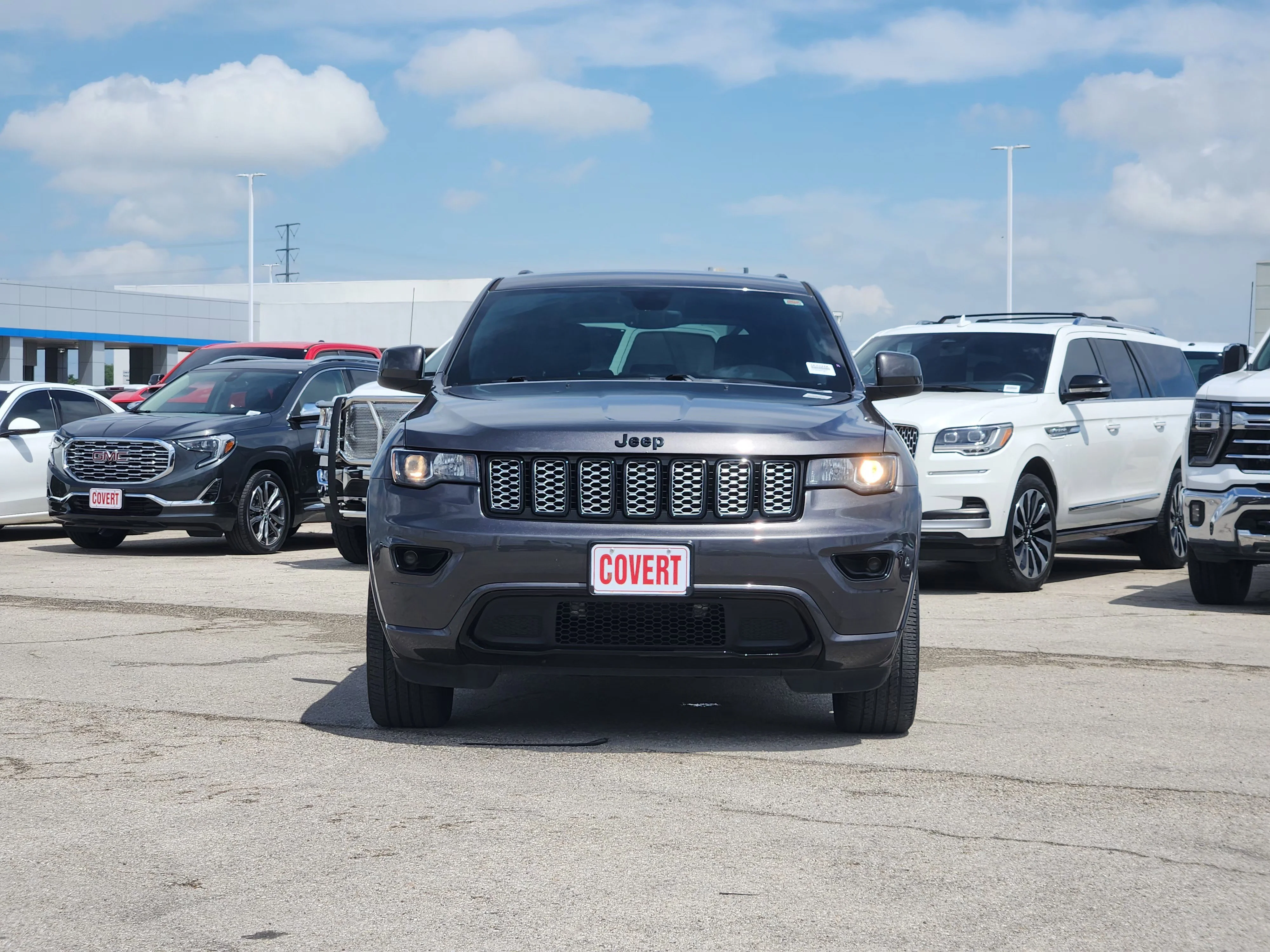 Used 2018 Granite Crystal Metallic Clearcoat Jeep Altitude image 2
