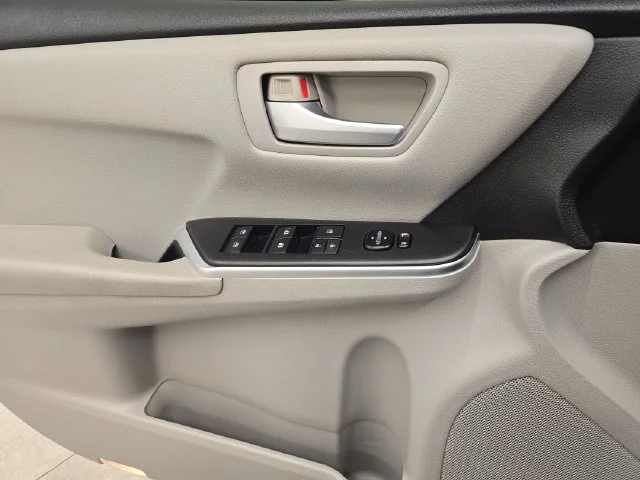 Used 2015 Predawn Gray Mica Toyota SE image 30