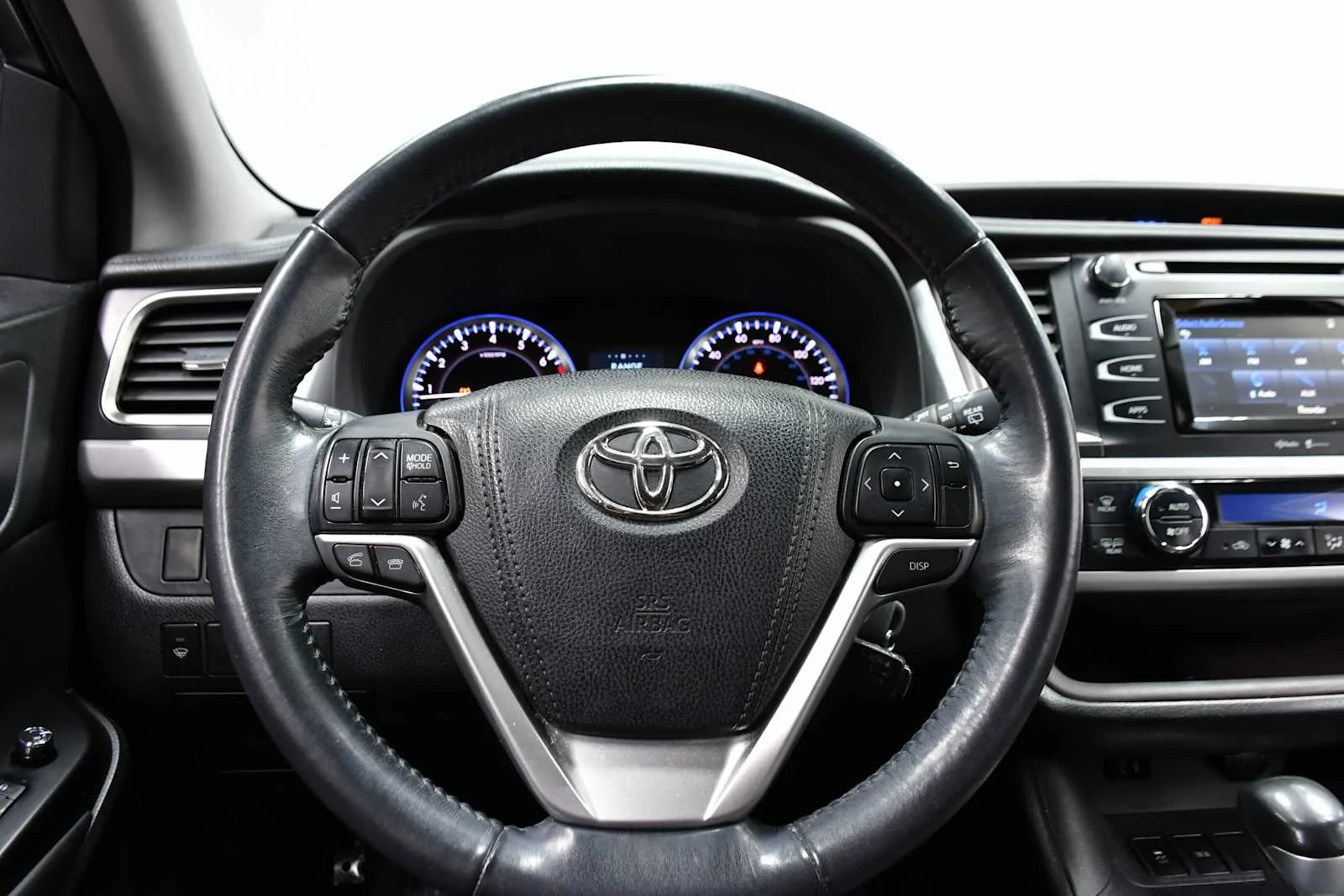 Used 2015 Predawn Gray Mica Toyota LE image 17