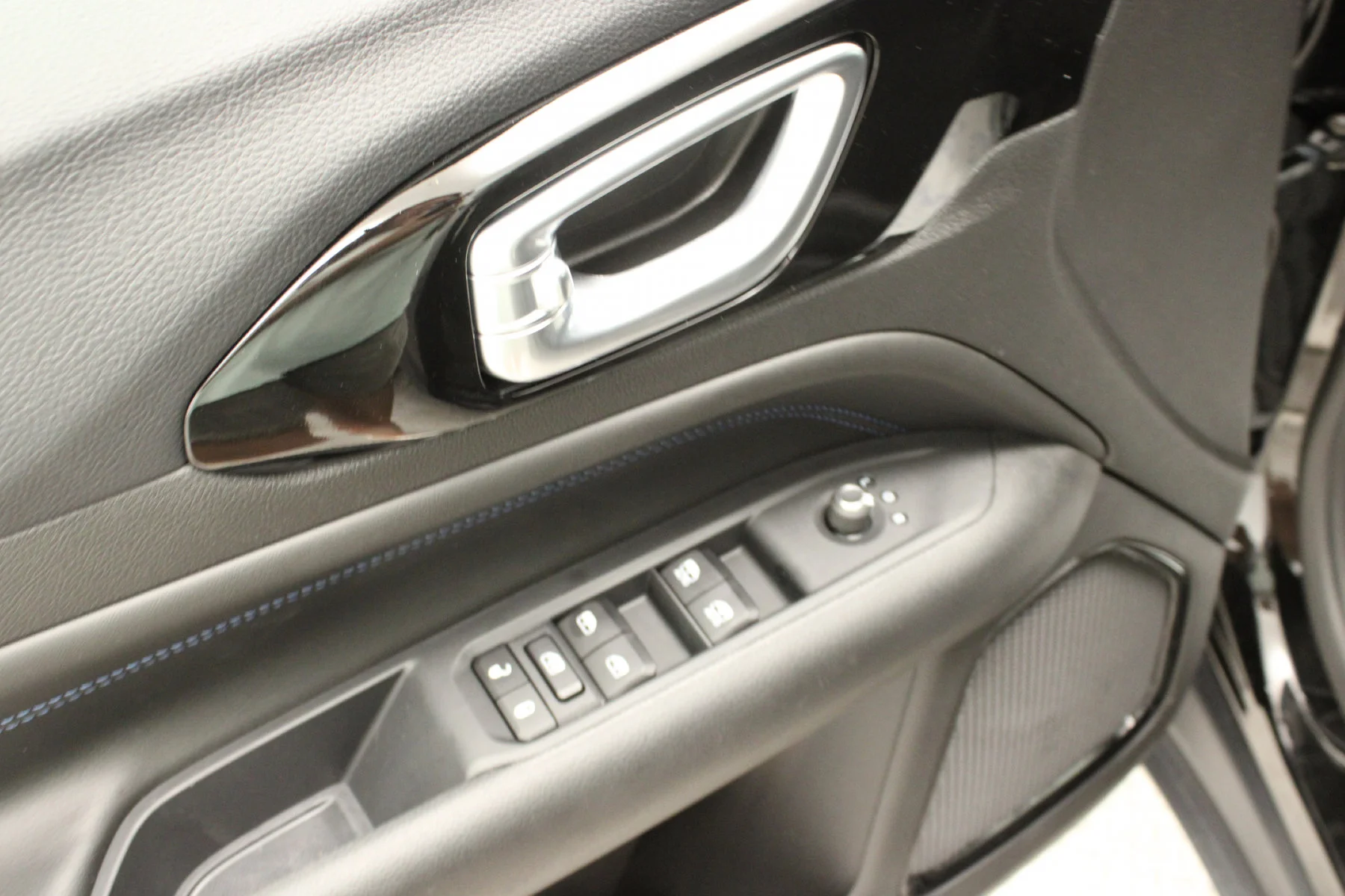 2025 Jeep Compass Latitude - Photo 13