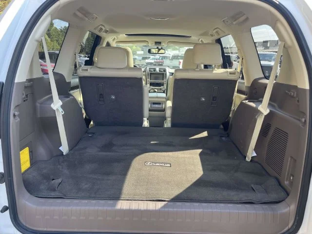 Used 2018 White Lexus 460 image 12