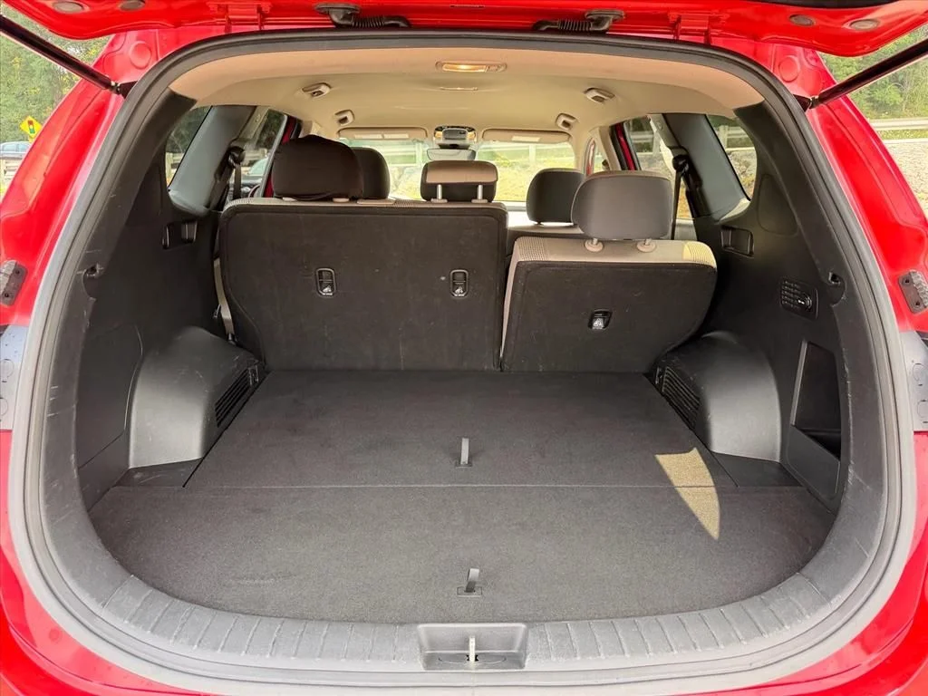 Used 2022 Red Hyundai SE image 25
