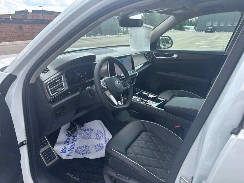 New 2026 White/off-white Volkswagen 2.0T SEL Premium R-Line image 25