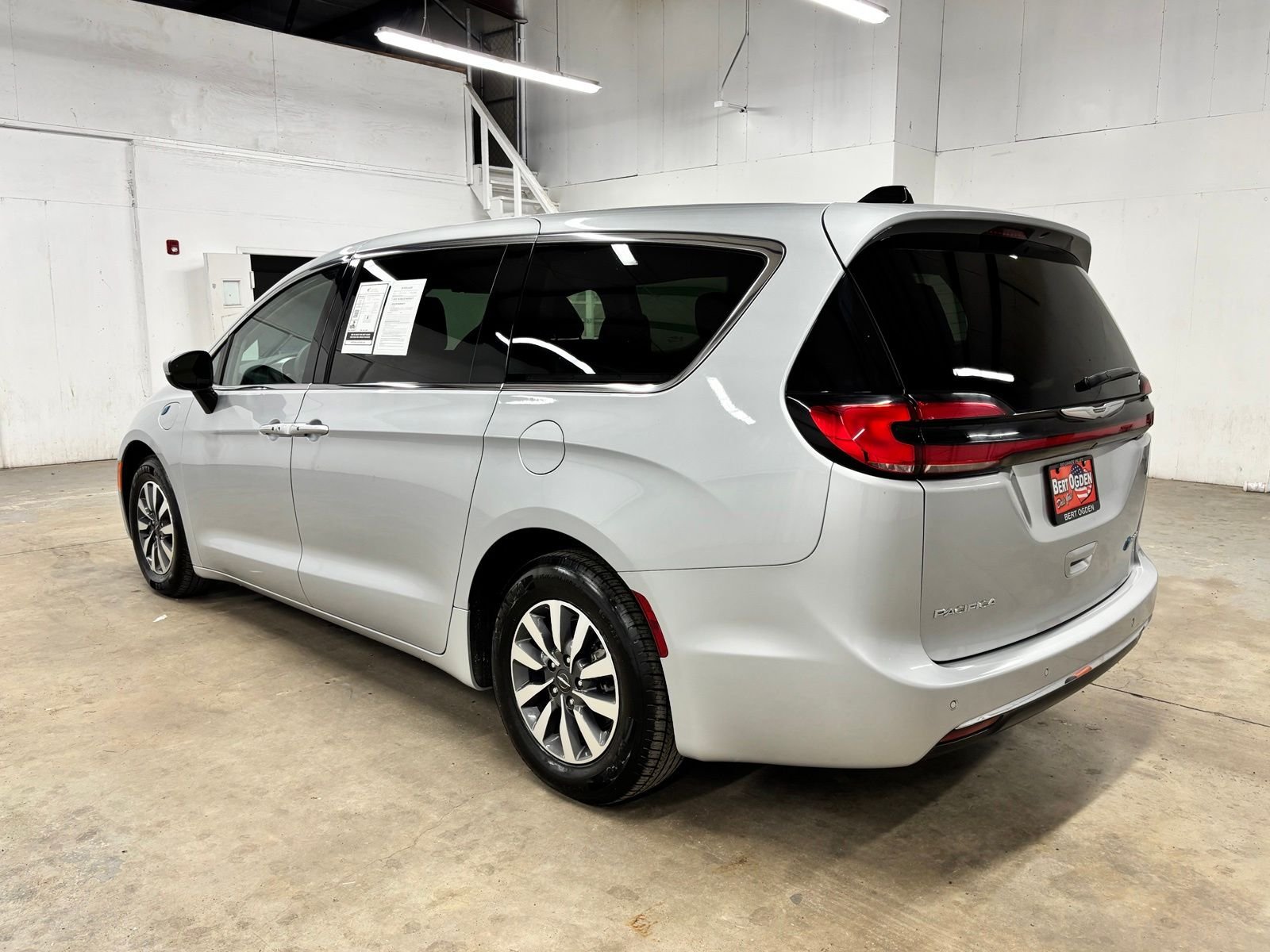 Used 2023 Silver Chrysler Touring L image 5