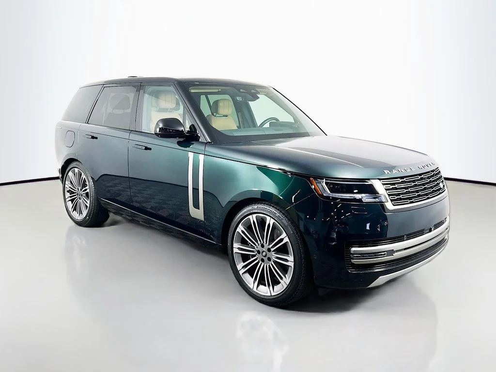 Certified Used 2025 British Racing Green SV Bespoke Ultra Met Gloss Land Rover SE image 3