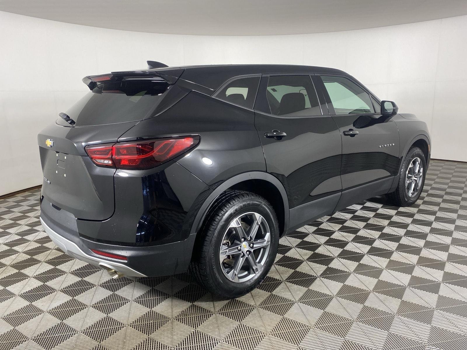 Used 2023 Black Chevrolet 2LT image 7