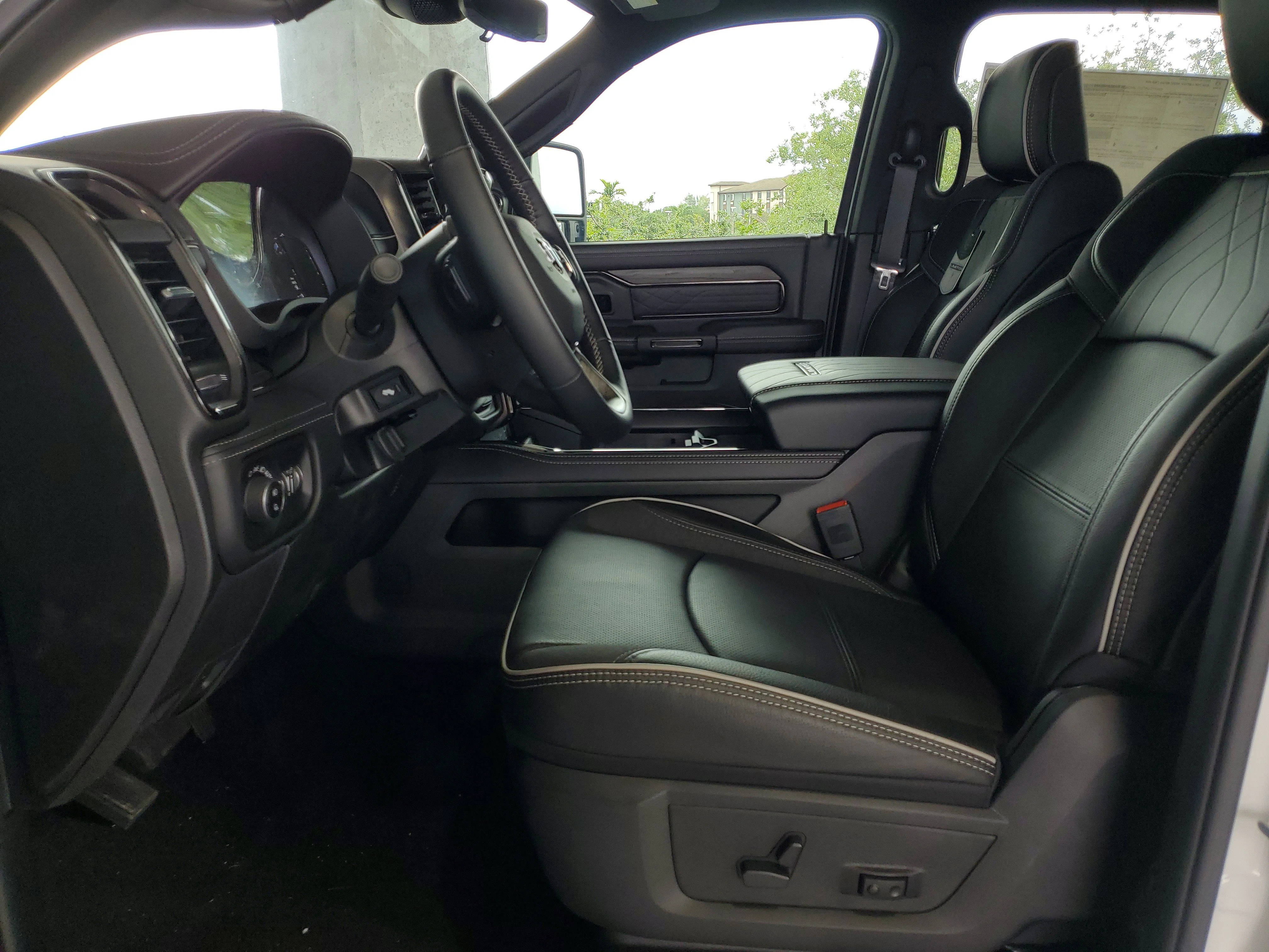 2025 RAM 2500 Limited - Photo 17