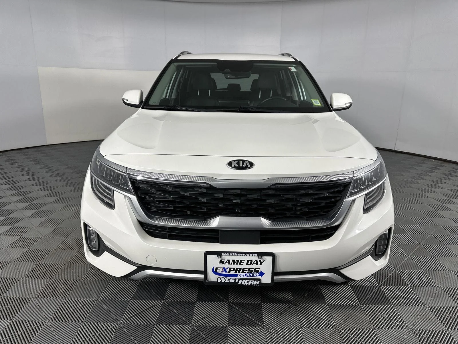 Used 2021 Snow White Pearl Kia SX Turbo image 3