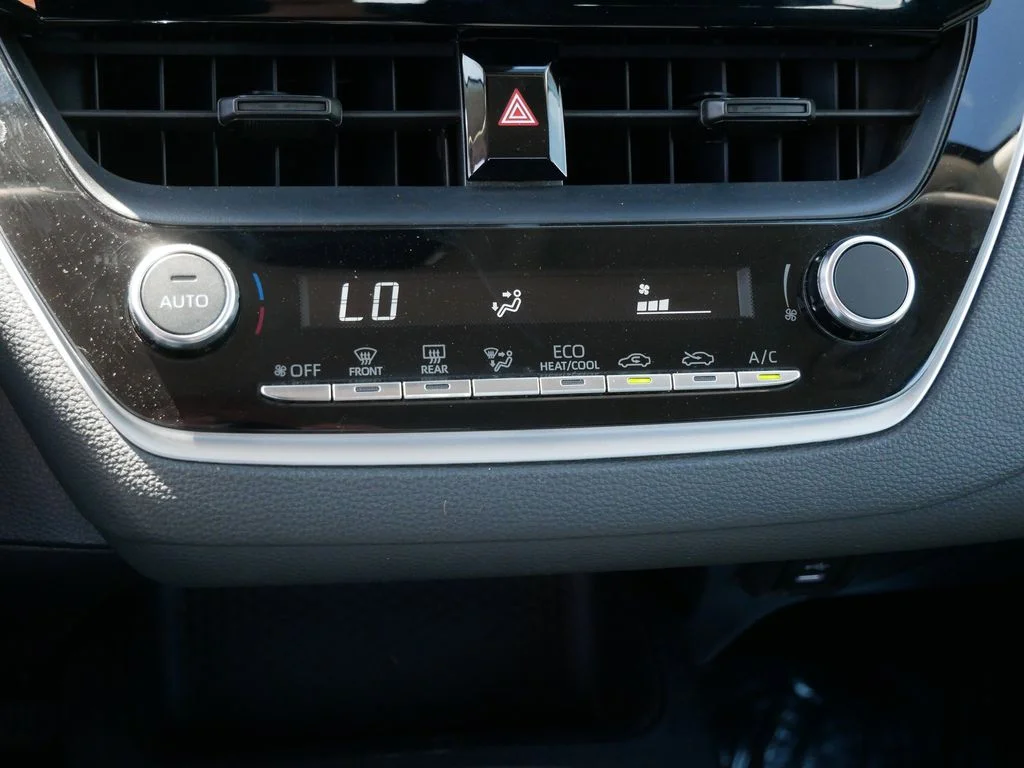Used 2024  Toyota LE image 22