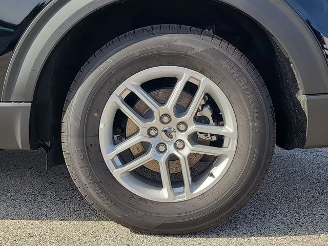 New 2027 Black Metallic Ford Active image 8