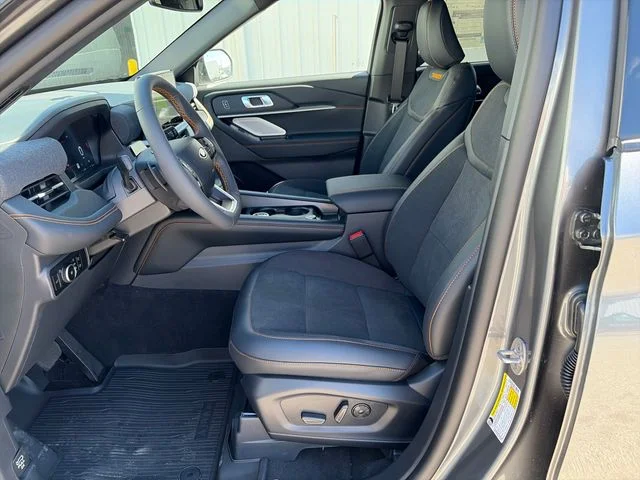 New 2026 Carbonized Gray Metallic Ford Tremor® image 10
