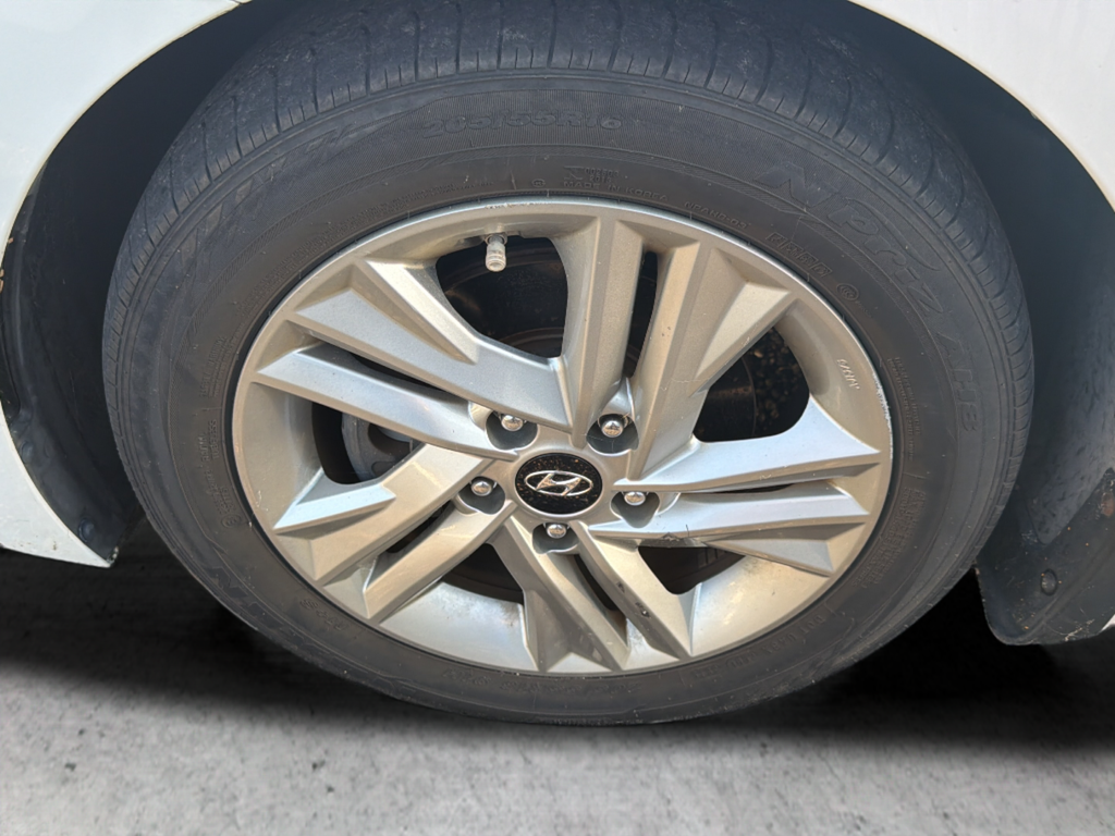 Used 2020 Quartz White Pearl Hyundai SEL image 18