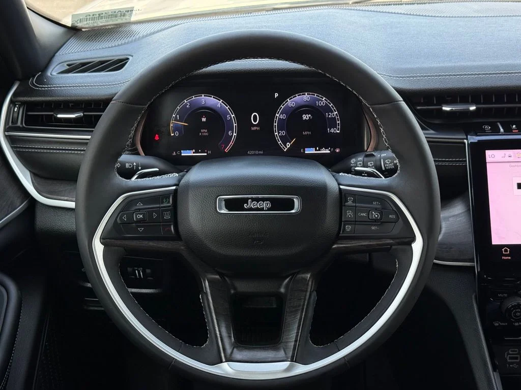 Used 2024 White Jeep Limited image 20