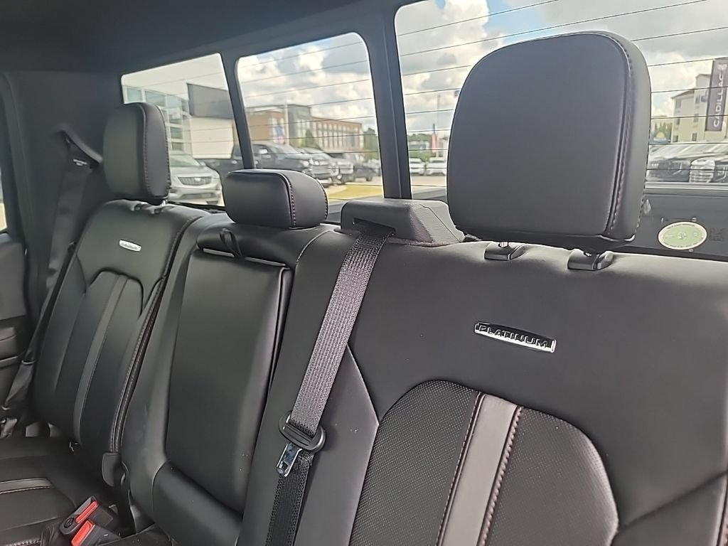 Used 2020  Ford XL image 14