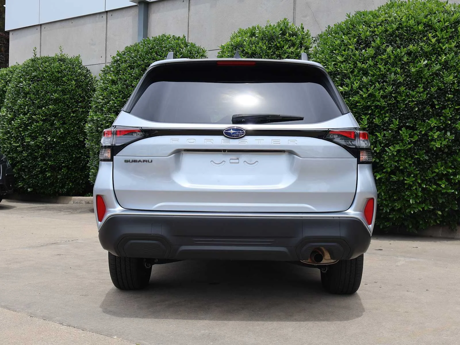 Certified Used 2025 Ice Silver Metallic Subaru Premium image 9