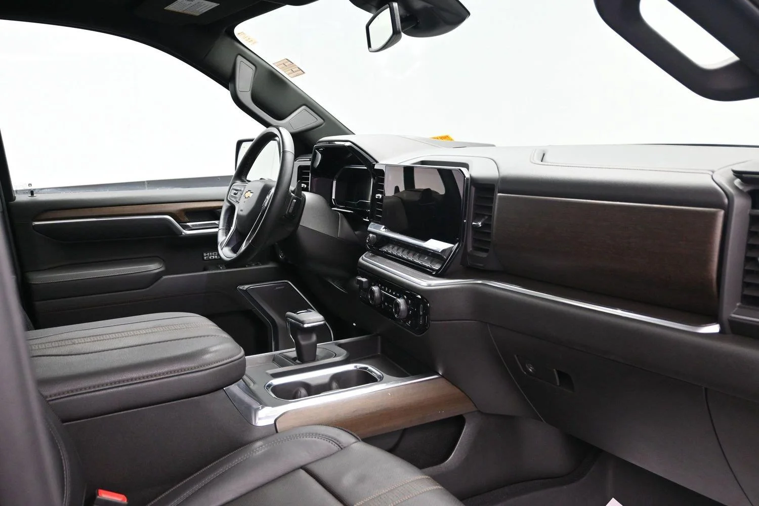 Used 2025 Black Chevrolet High Country image 14