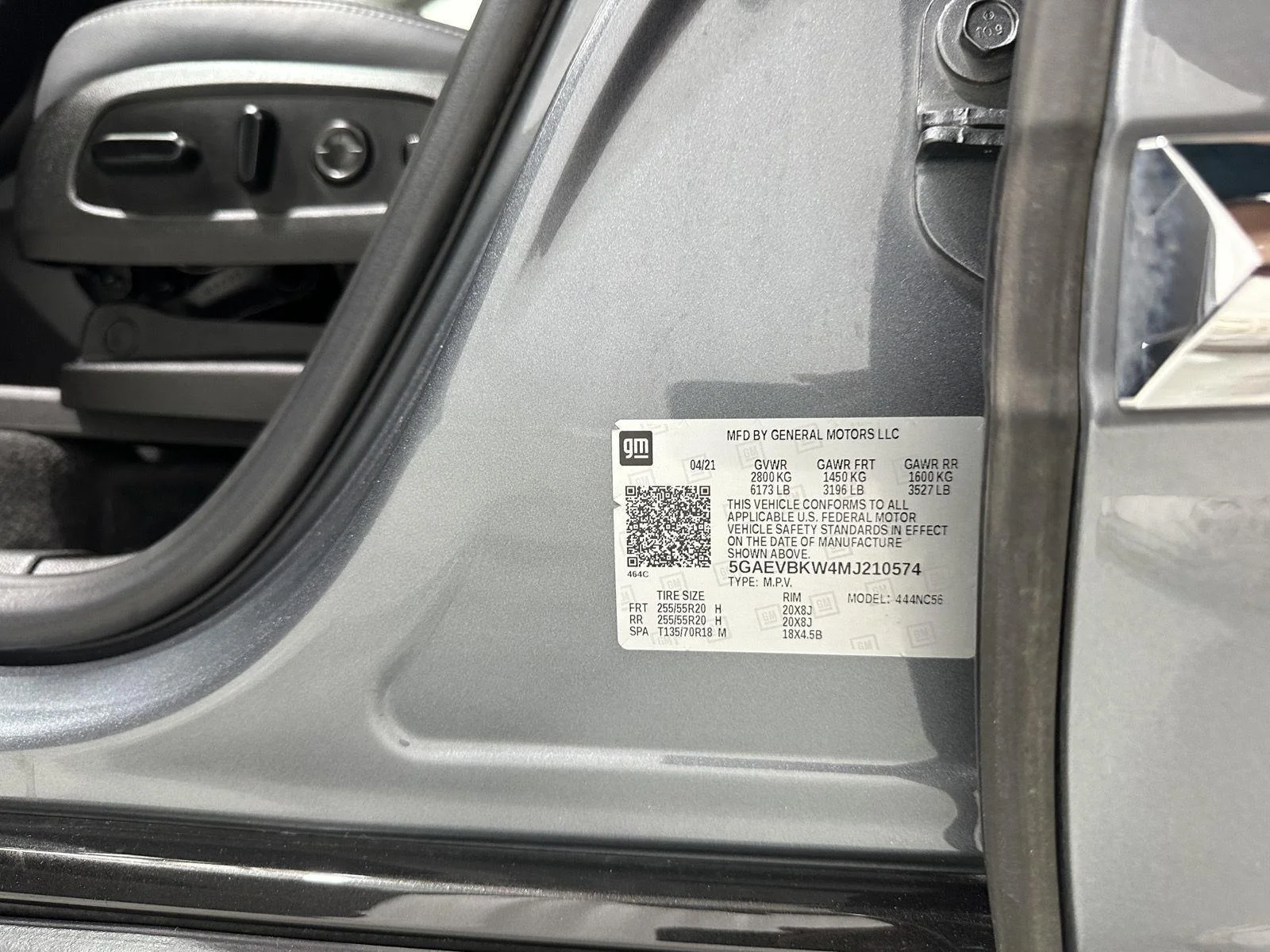 Used 2021 Includes Pitch Dark Night lower exterior accent color.) Buick Premium image 32