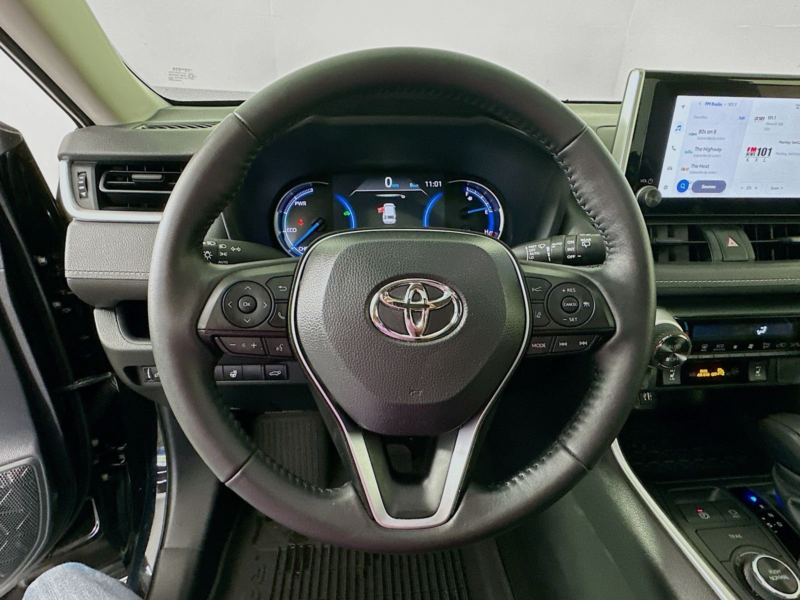 Used 2025 Midnight Black Metallic Toyota XLE image 11
