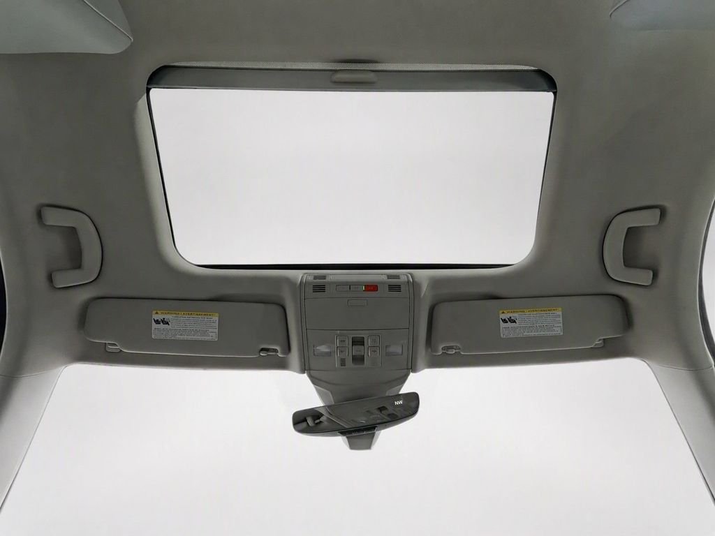 Used 2021 Deep Black Pearl Volkswagen SEL Premium image 25