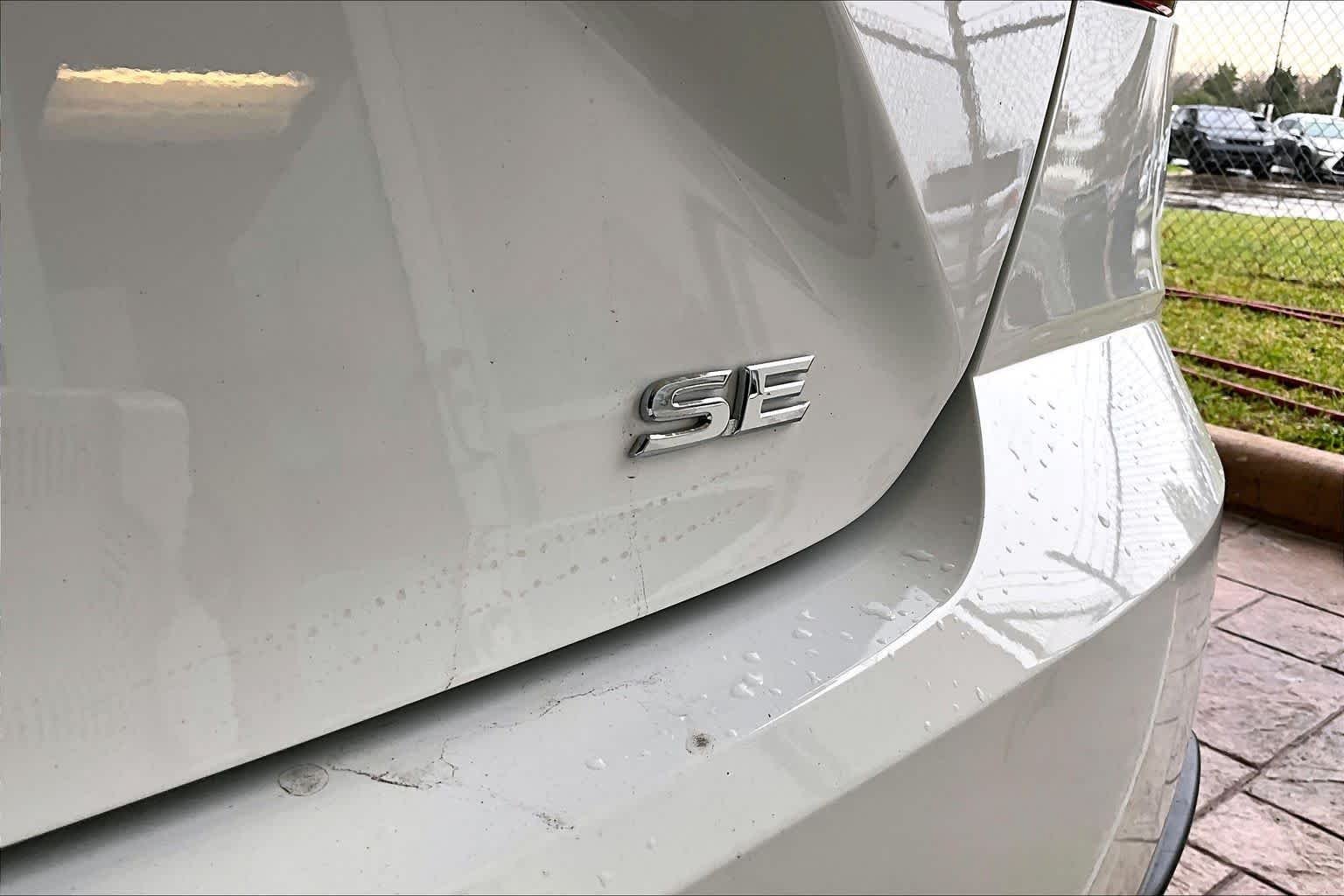 Used 2025 Ice Cap Toyota SE image 9