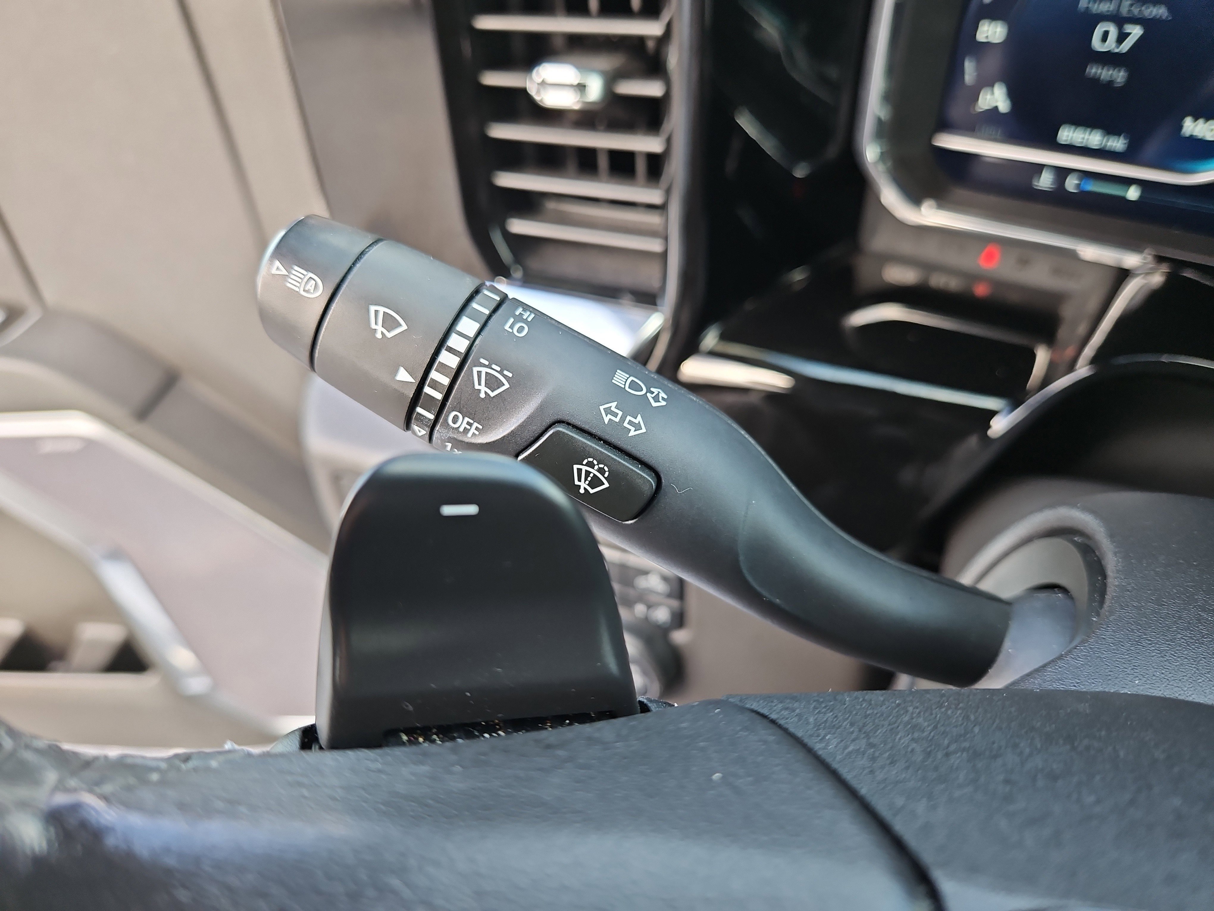 Used 2023 Iridescent Pearl Tricoat Chevrolet High Country image 25