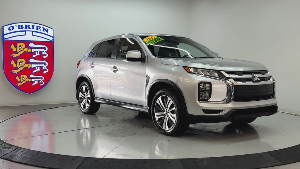 Used 2023  Mitsubishi  image 2
