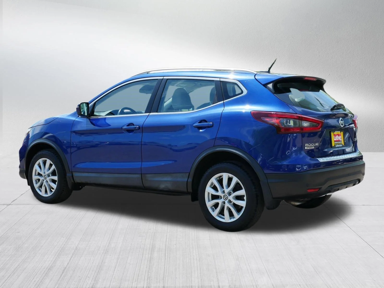 Used 2020 Caspian Blue Metallic Nissan SV image 5